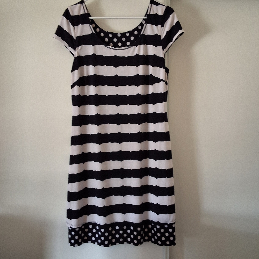 Sangria Reversable Polkas Dot Dress Navy and White Size L .